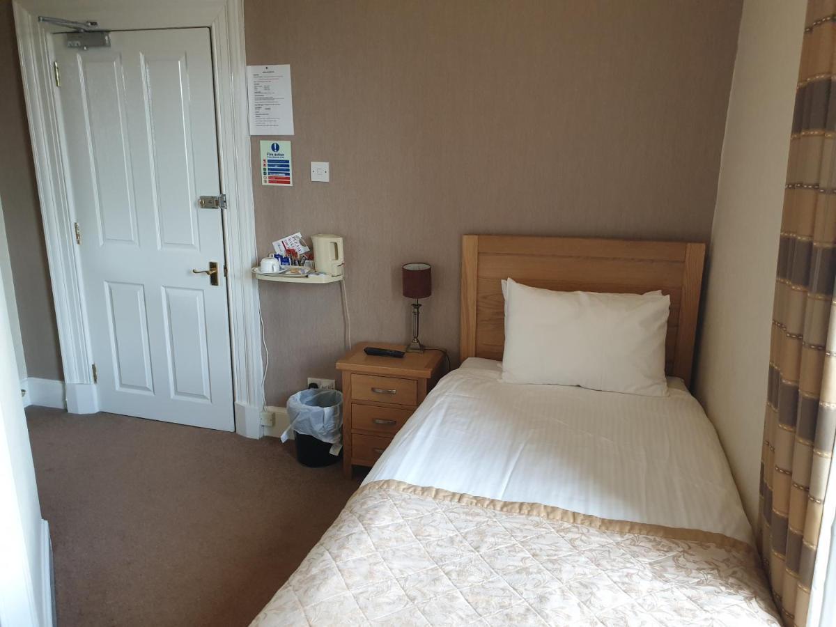 Commercial Hotel Alness Esterno foto